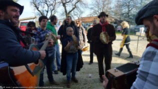 Il gruppo delle tradizioni popolari del maceratese Pitrió’ mmia alla Pasquella 2015 di Monsano (AN), domenica 11 gennaio 2015
